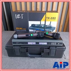 E3 TR-880 ไมค์ลอยUHF ปรับความถี่ ไมค์ลอยถือไร้สาย ไมโครโฟนไร้สาย ย่าน UHF มีกล่องเก็บไมค์แถมมาในชุด ไมค์ลอยถือคู่ E3 รุ่น TR 880 TR880 เอไอ-ไพศาล
