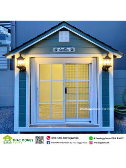 บ้านสไตล์ English Country Vintage ด้านหน้าติดโคมไฟวินเทจ ลักษณะบ้านที่ให้อารมณ์ย้อนสมัย เรียบง่าย หรูหราและดูแพง