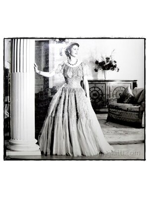 Treasures of Queen Elizabeth 024443