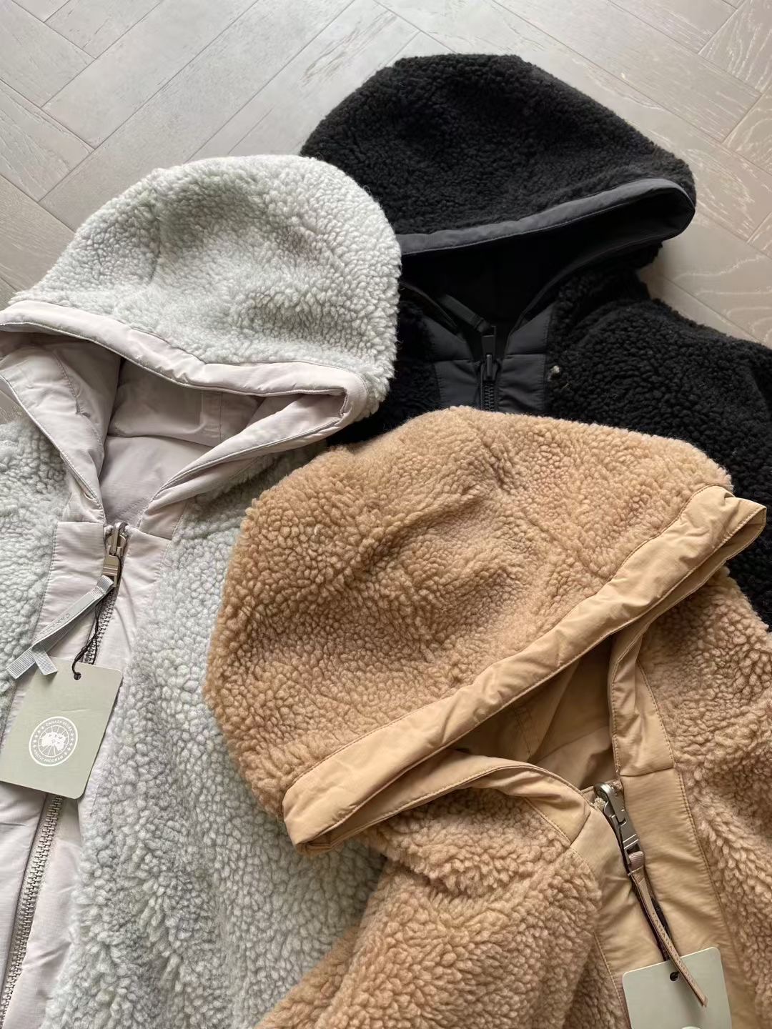 เสื้อกันหนาวมีฮู้ดใส่ได้ 2 ด้าน Canada Goose Women's Alberni Reversible Fleece Bomber Jacket มี 3 สี สินค้าใหม่ ของแท้