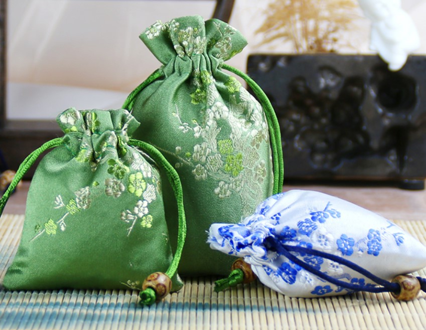 ถุงผ้าหูรูด ใส่ของขวัญ ของชำร่วย ถุงผ้าลินิน งานปัก ลายดอกไม้ สวยหรู ตกแต่งงานแต่งงาน แบบเก๋ ๆ 208019