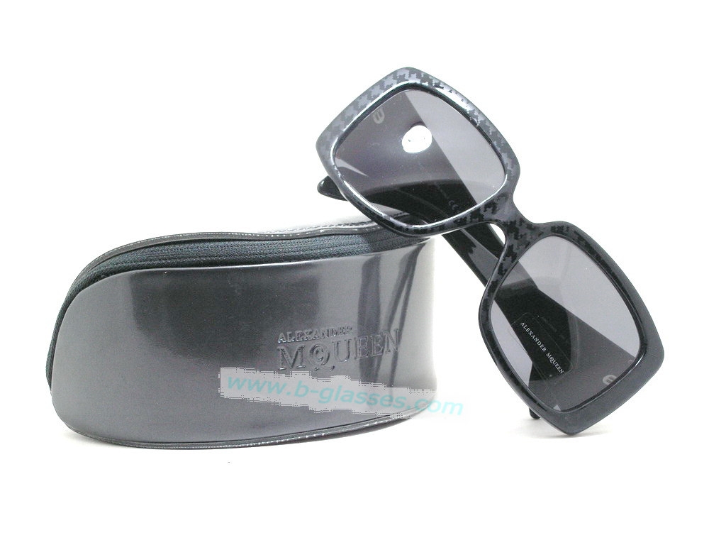 S แว่นกันแดด Alexander McQueen แบรนด์นี้หายากสุดๆค่ะ ของแท้100%และถูกสุดๆ ส่งตรงจากUS.ค่ะ