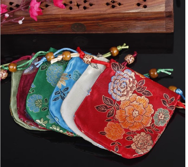 ถุงผ้าซาติน ลายดอกไม้ ดอกโบตั๋น ถุงผ้าสวย ๆ ใส่ของขวัญ ของชำร่วย น่ารัก ๆ แจกงานแต่งงาน งานเกษียณ 282060