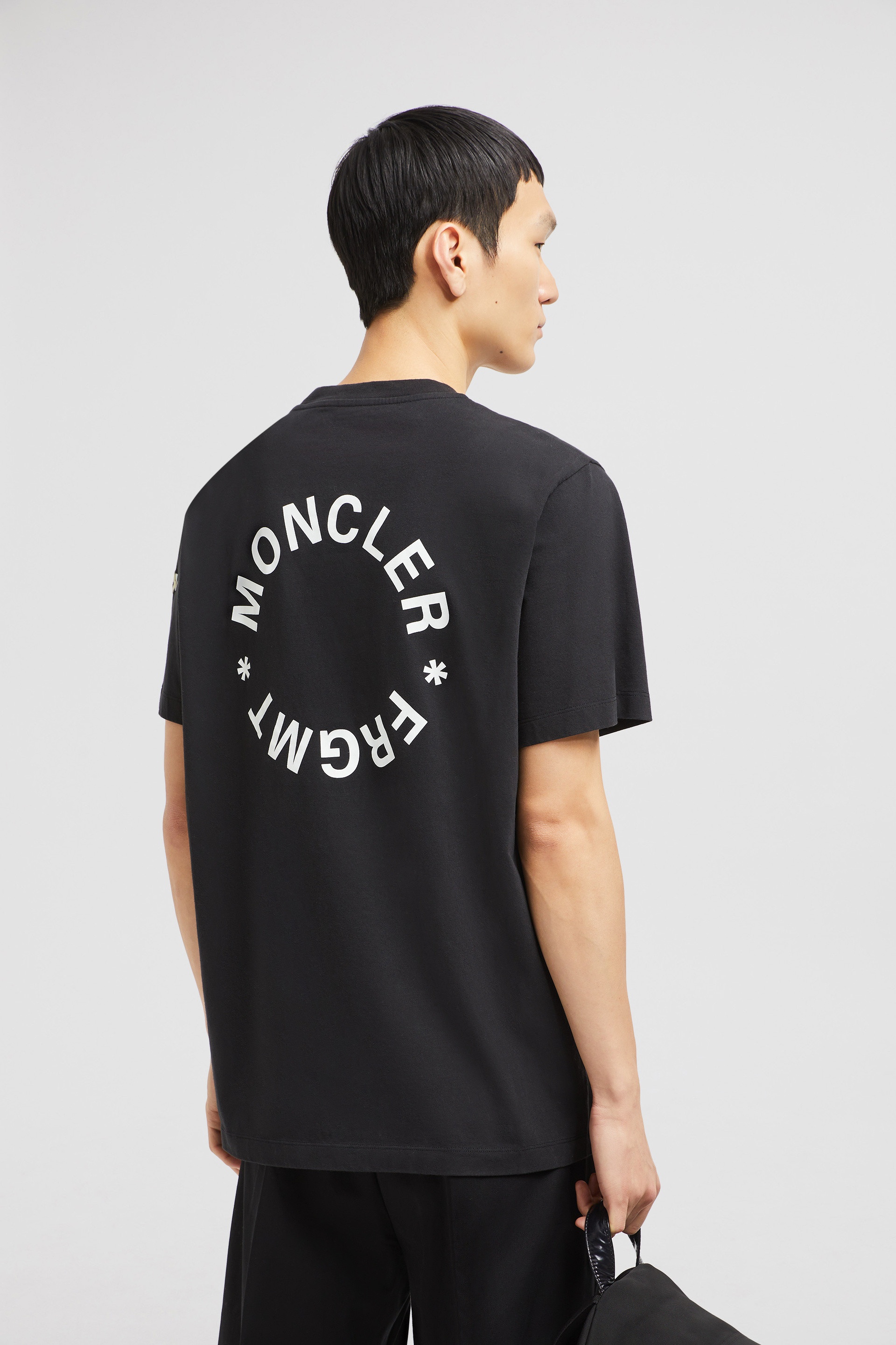 **do** เสื้อยืด Moncler x FRGMT Maxi Logo Cotton T-Shirt มี 3 สี สินค้าใหม่ ของแท้