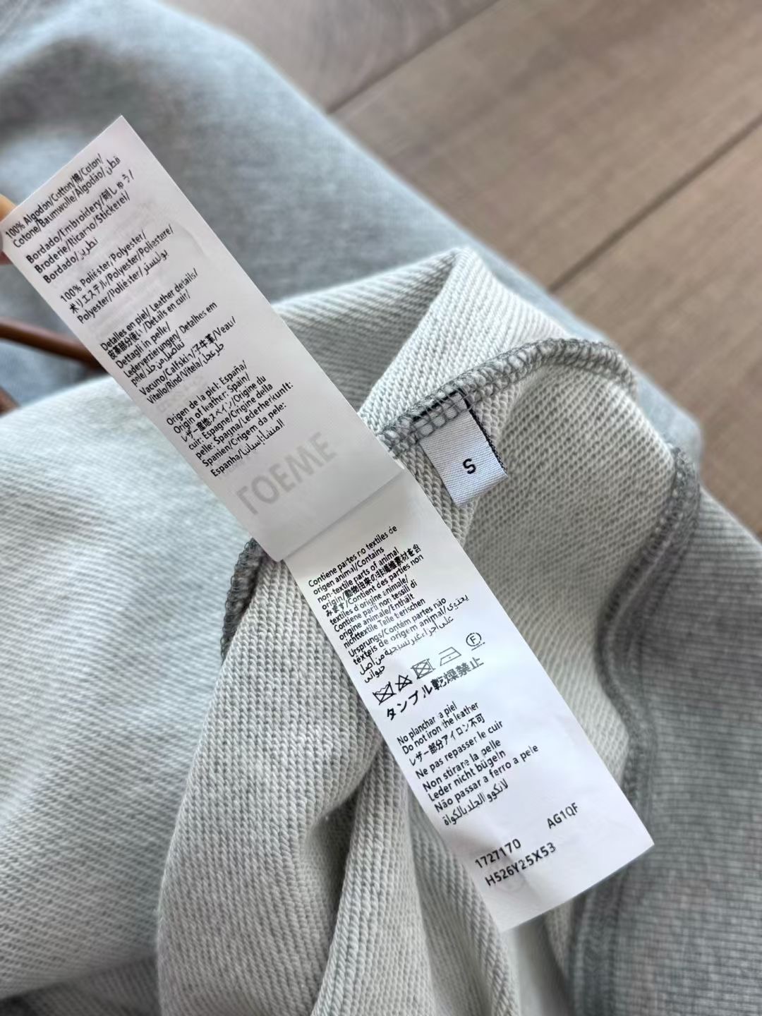 **do** เสื้อกันหนาว Loewe Relaxed fit hoodie in cotton มีเชือกหนังปรับหมวก ใส่ได้ ชาย หญิง สินค้าใหม่ ของแท้
