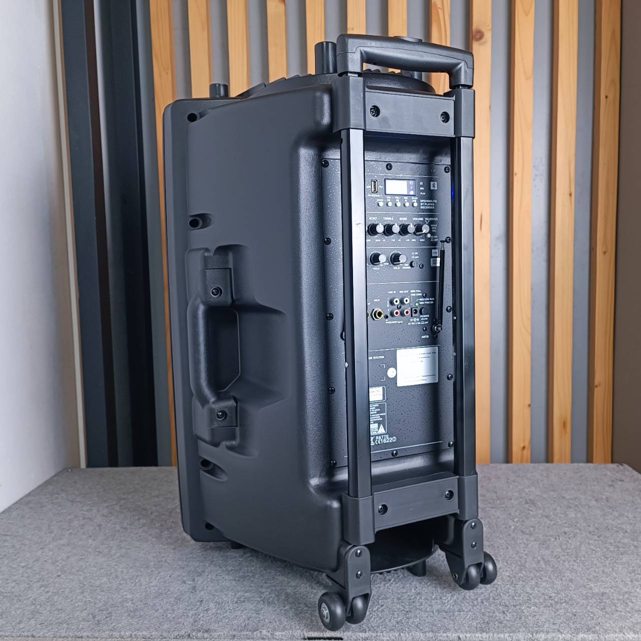 BIK USK15V ตู้ลำโพง15นิ้ว มีขยาย ไมค์ลอย2ตัว รับสัญญาณบลูทูส ชาร์จแบตได้ USK 15 V USK-15V ตู้ลำโพงอเนกประสงค์