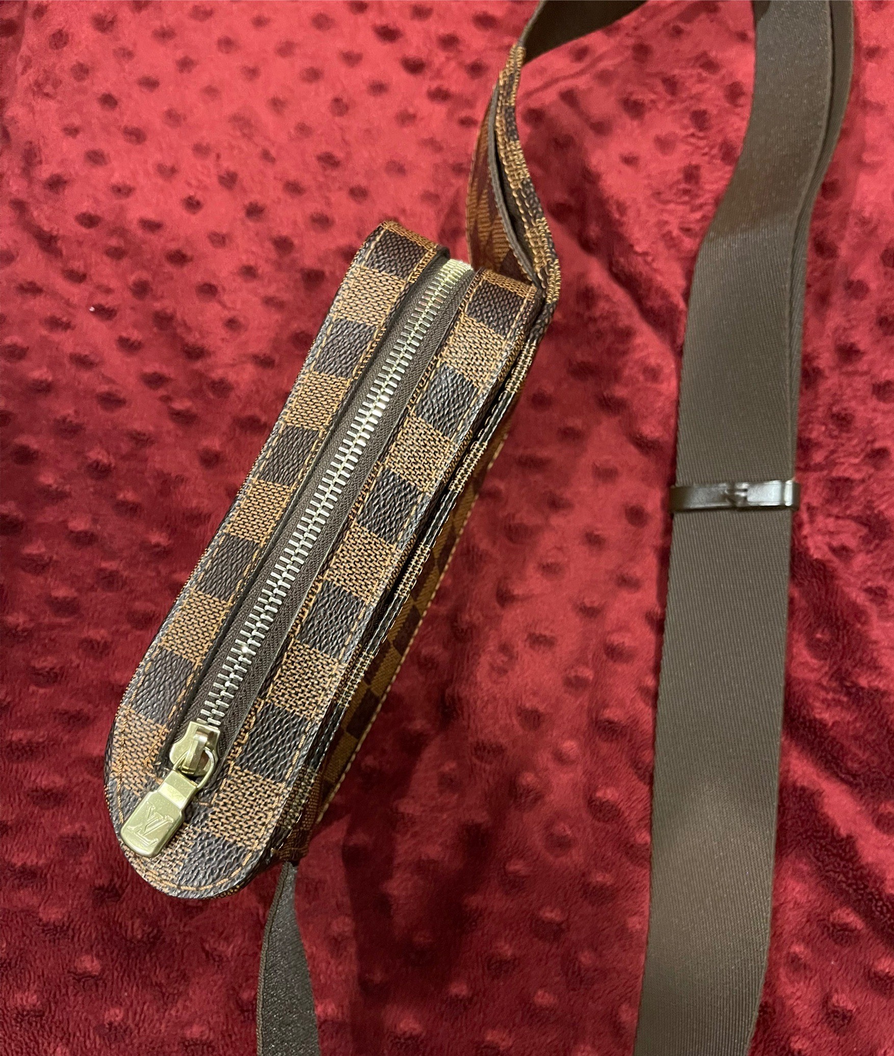 Louis Vuitton Damier Geronimos กระเป๋า คาด-อก รุ่นล่าสุด สภาพ 95% เหมือนใหม่