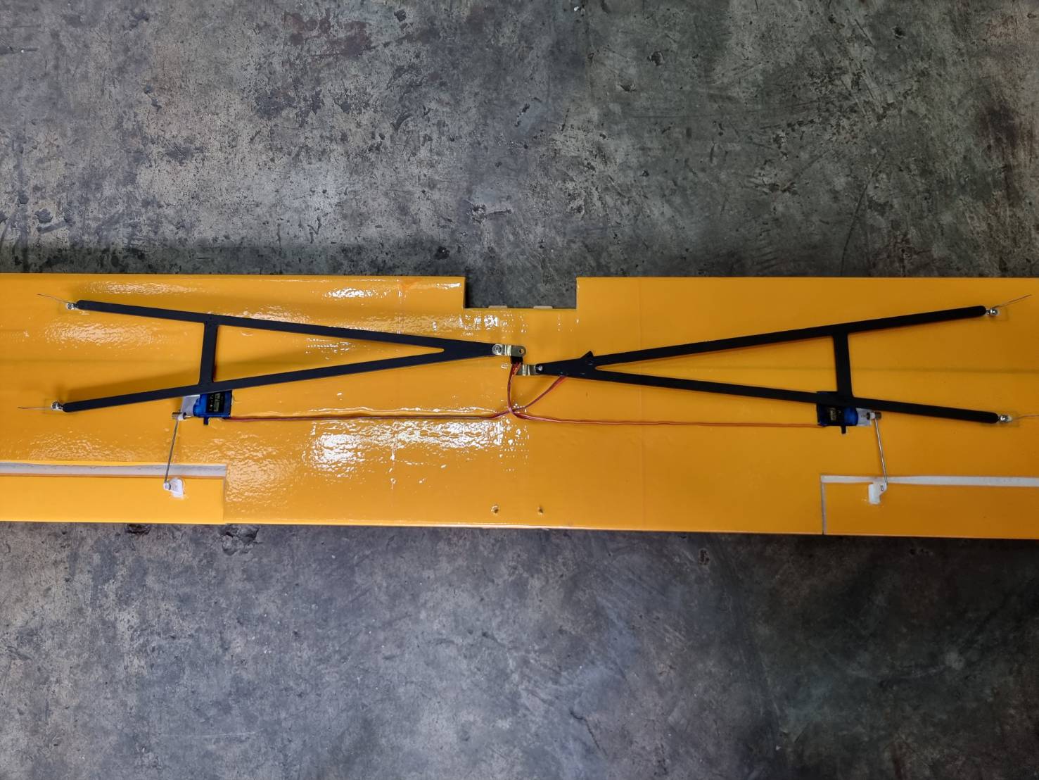 เครื่องบิน : Piper J-3 1.2M. (ไม่รวมสปินเนอร์ ใบพัด ล้อ)(สอบถามลายได้ที่ร้านค้า)