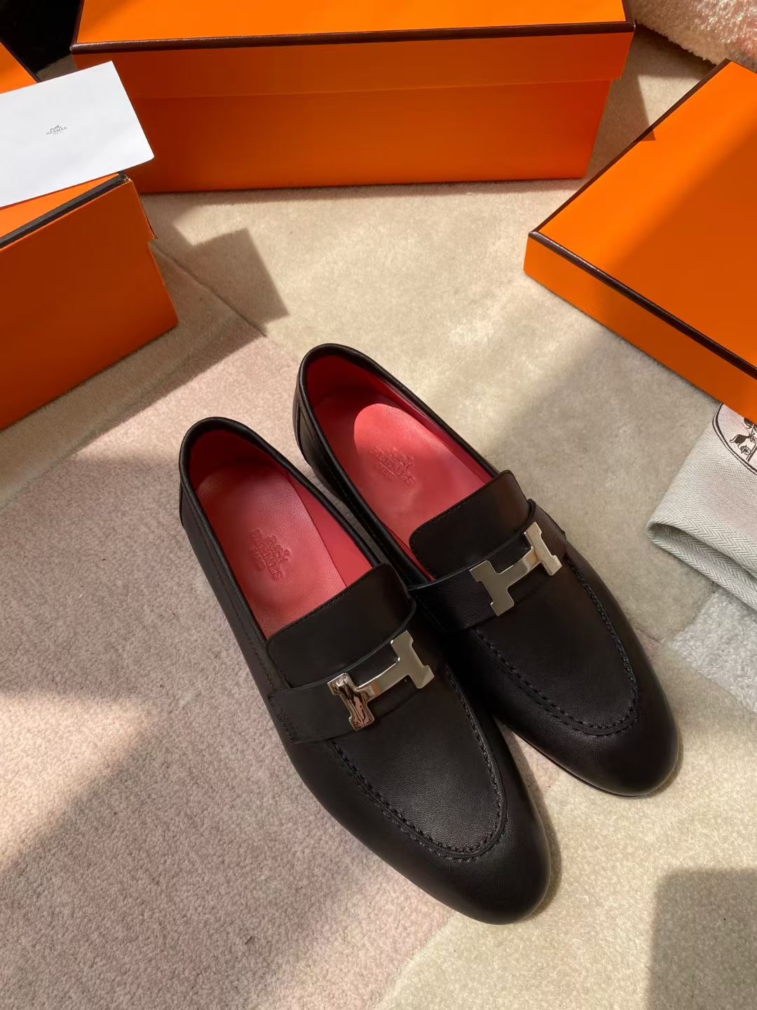 **do** รองเท้า Hermes Paris loafer มี 2 สี มีไซส์ 35-39 สินค้าใหม่ ของแท้