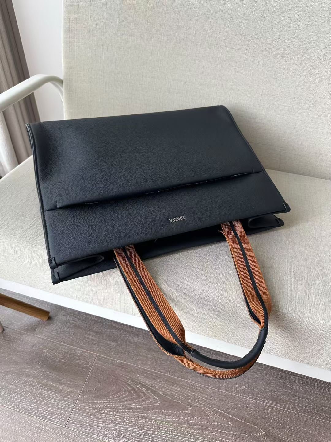 **do** กระเป๋าเดินทางหรือใส่เอกสาร Zegna BLACK DEERSKIN TOTE BAG หนังกวางนุ่ม สินค้าใหม่ ของแท้