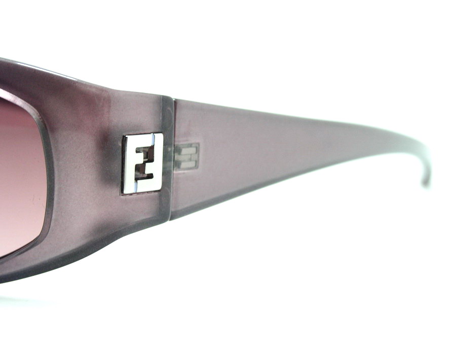 แว่นกันแดด Fendi Clearance sale ไปเลยค่ะ ของแท้100%และถูกสุดๆ ส่งตรงจากUS.ค่ะ