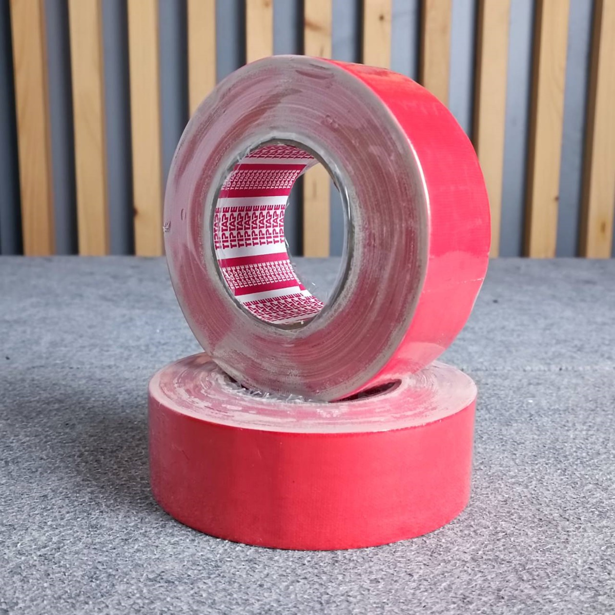1ม้วน สีแดง แร็คซีน2นิ้ว 50หลา เทปกาว2" เทปกาว2นิ้ว เทป อุปกรณ์สำหรับงานเวที แร็คซีนสีแดง แร็คซีนยาว50หลา แร็คซีน50หลา เอไอ-ไพศาล