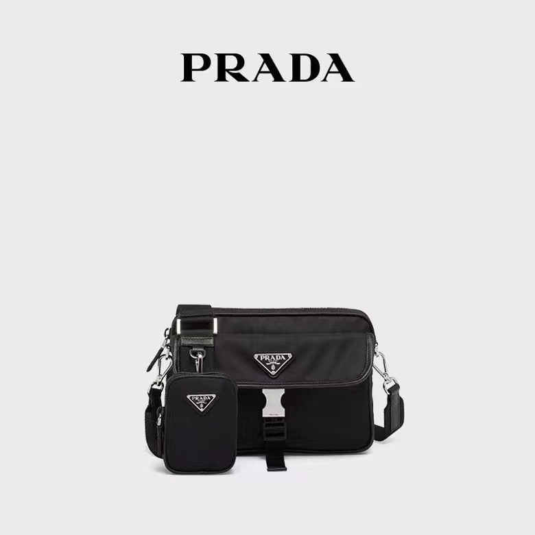 **C** กระเป๋า Parda re-nylon bag มีกระเป๋าสองช่องหน้า สินค้าใหม่ ของแท้