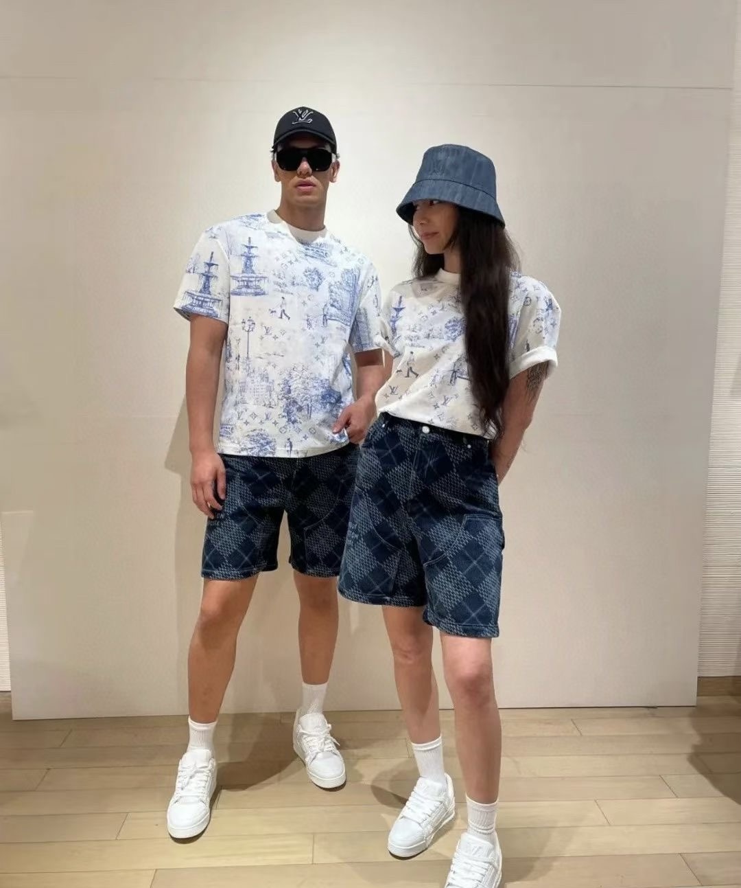 **do** เสื้อยืด LV ผ้าคอตตอนปิเก้พิมพ์ลาย ผ้าไม่หนาใส่สบายๆใส่ได้ชาย หญิง สินค้าใหม่ ของแท้