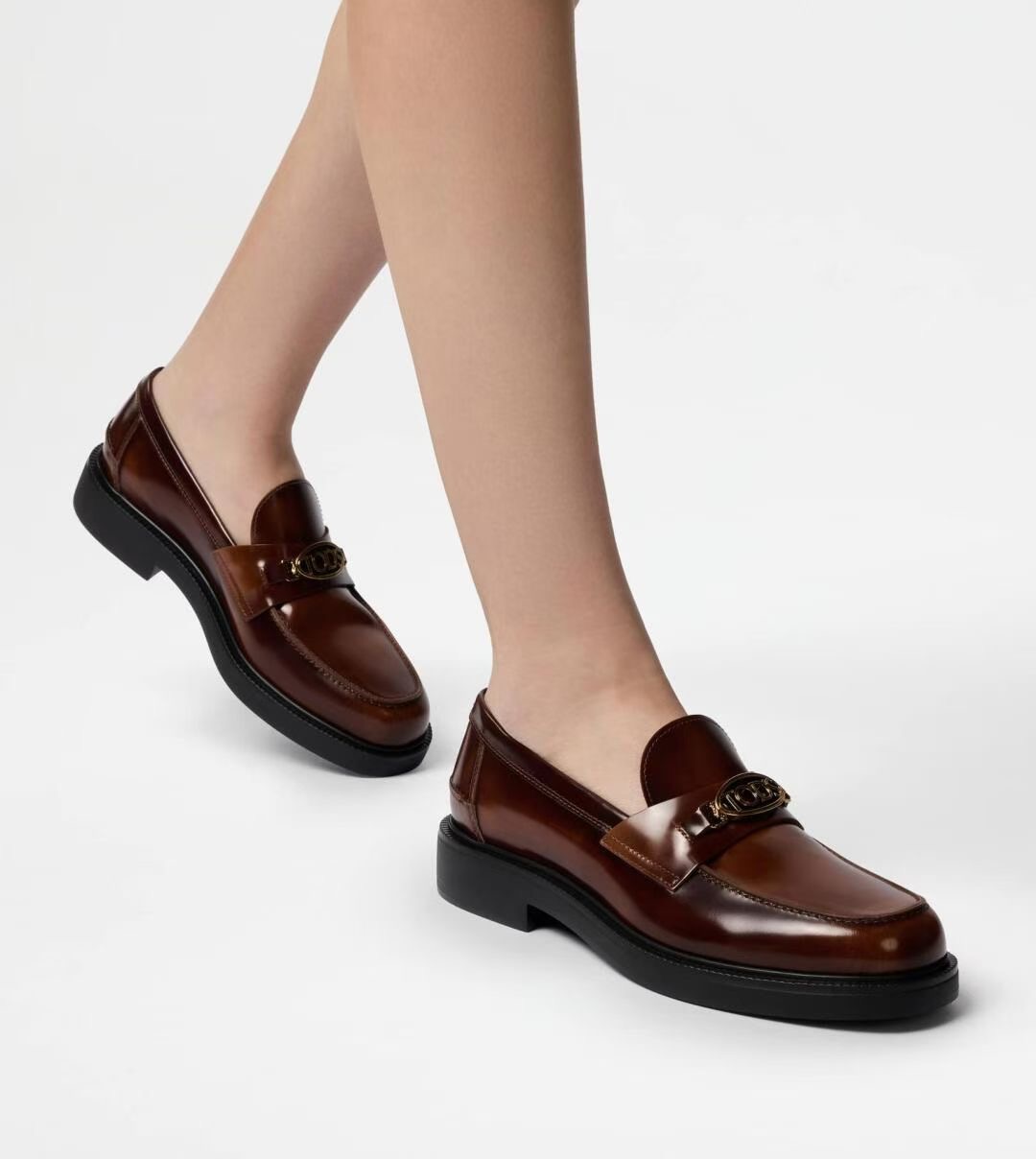 **do** รองเท้าหนังแท้ Tod’S Loafers in Leather ของผู้หญิง สินค้าใหม่ ของแท้