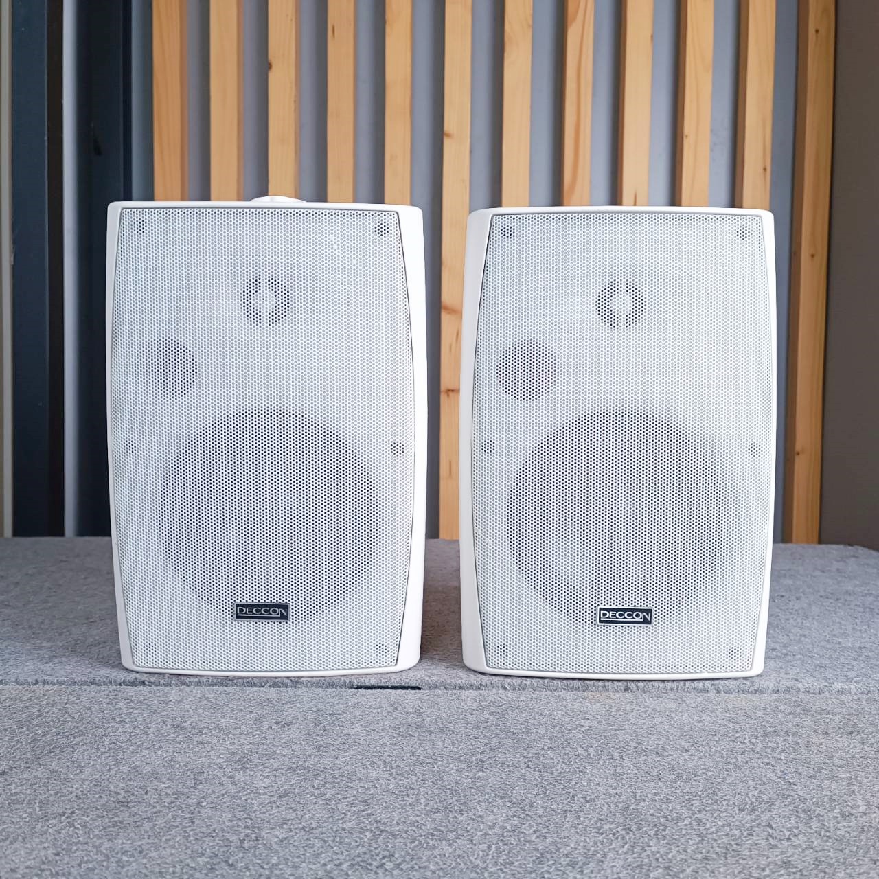 1 คู่ สีขาว DECCON sern-65W ตู้ลำโพงแขวน 6นิ้ว sern65W sern 65W ตู้ ลำโพง แขวนผนัง sern65 เอไอ-ไพศาล
