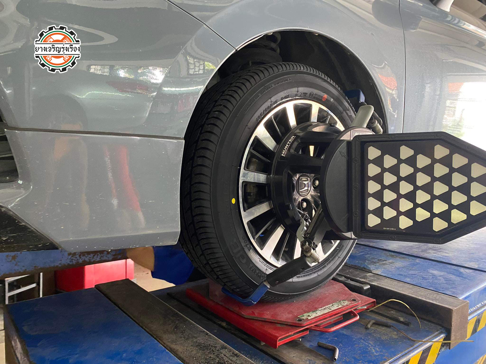 HONDA CITY TURBO เข้ารับบริการเปลี่ยนยางรถยนต์ ขอยางคุณภาพเยี่ยม ผลิตญึ่ปุ่น ☄️YOKOHAMA dB decibel E70 ขนาด 185/60R15 𝙊𝙪𝙧 𝙎𝙚𝙧𝙫𝙞𝙘𝙚 บริการทางร้านเรารับทำอะไรบ้าง 🔧 ติดตั้งยางแบบไร้รอย 100% 🔧 บริการสลับยาง ตามอายุ 🔧 มียางรถยนต์ทุกยี่ห้อให้เลือกซื้อ 🔧 เช็คช่วงล่าง แก้ปัญหาให้ตรงจุด 🔧 บริการล้างลิ้นปีกผีเสื้อ 🔧 บริการเช็คระยะรถยนต์ 🔧 เปลี่ยนถ่ายของเหลวทั้งระบบ 🔧 ตั้งศูนย์ด้วยเครื่อง HUNTER นำเข้าจาก USA สอบถามข้อมูลเพิ่มเติม หรือนัดหมายเข้ารับบริการ Tel : 08-6569-1915 Tel : 08-6544-5963 Line id : @88rw Tiktok : https://www.tiktok.com/@88rwycrr Youtube : https://youtube.com/@88rw Facebook : https://www.facebook.com/88rwtire Location : https://goo.gl/maps/HrNUAZXPN94KvxZ98?coh=178573&entry=tt #รถยนต์มีปัญหาไม่รู้ต้องแก้ตรงไหน ทางเรายินดี ตรวจหาปัญหาและหาวิธีแก้ บอกลูกค้าก่อนลงมือทำเสมอราคาเป็นธรรมไม่เอาเปรียบ สบายใจคุณลูกค้า ---------------------------------- ดูแลให้คำปรึกษาทุกปัญหาคาใจ ไม่ทิ้งลูกค้า มีบริการหลังการขาย 【ให้ผู้เชี่ยวชาญของเรา ดูแลรถคุณ】 ร้านยางเจริญรุ่งเรือง ยินดีต้อนรับครับ ---------------------------------- #โช๊คอัพรถยนต์ #monroe #yss #kayaba #profender #ร้านยางเจริญรุ่งเรือง #นนทบุรี #งามวงศ์วาน #amsfix #บริการช่วงล่างรถยนต์ #ซ่อมบำรุงช่วงล่าง #เซทอัพโช๊คอัพรถยนต์