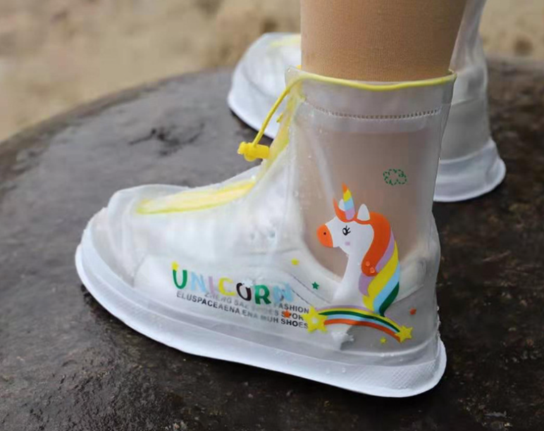 ที่คลุมรองเท้ากันฝนสำหรับเด็ก รองเท้ากันฝนเด็ก คลุมรองเท้ากันน้ำ หุ้มรองเท้ากันน้ำ พื้นกันลื่น ป้องกันรองเท้าเปียกน้ำ สวมใส่ง่าย