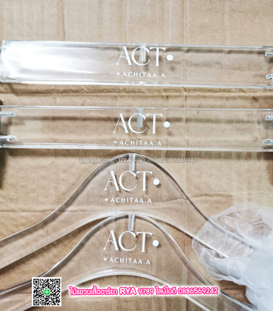 รับสรีนโลโก้ ชื่อร้าน ชื่อแบรนด์บนไม้แขวนเสื้อ (ราคาไม่รวมไม้แขวน 120 อันๆ ละ 20บาท)