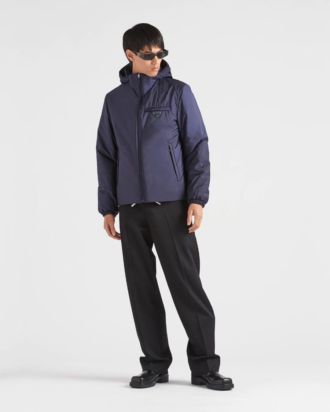 **do** เสื้อกันหนาว Prada Re-Nylon puffer jacket บุด้วยขนห่าน ฮู้ดถอดได้ มี 2 สีให้เลือก สินค้าใหม่ ของแท้