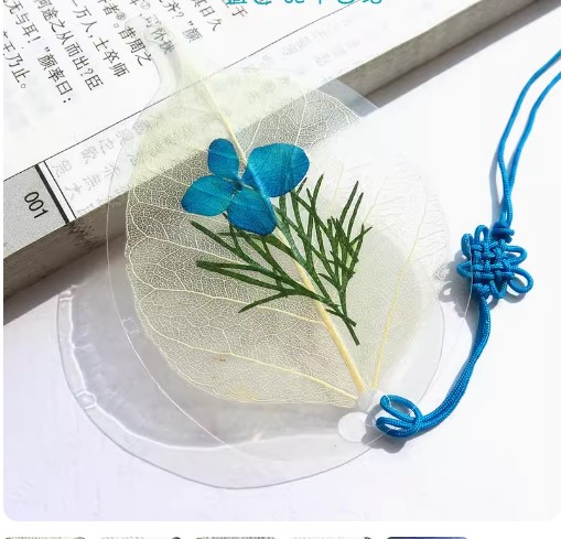 ที่คั่นหนังสือ ใบโพธิ์ ตากแห้ง ตกแต่งด้วย ดอกไฮเดรนเยีย แบบสวยงาม ของชำร่วย แบบมงคล 325959