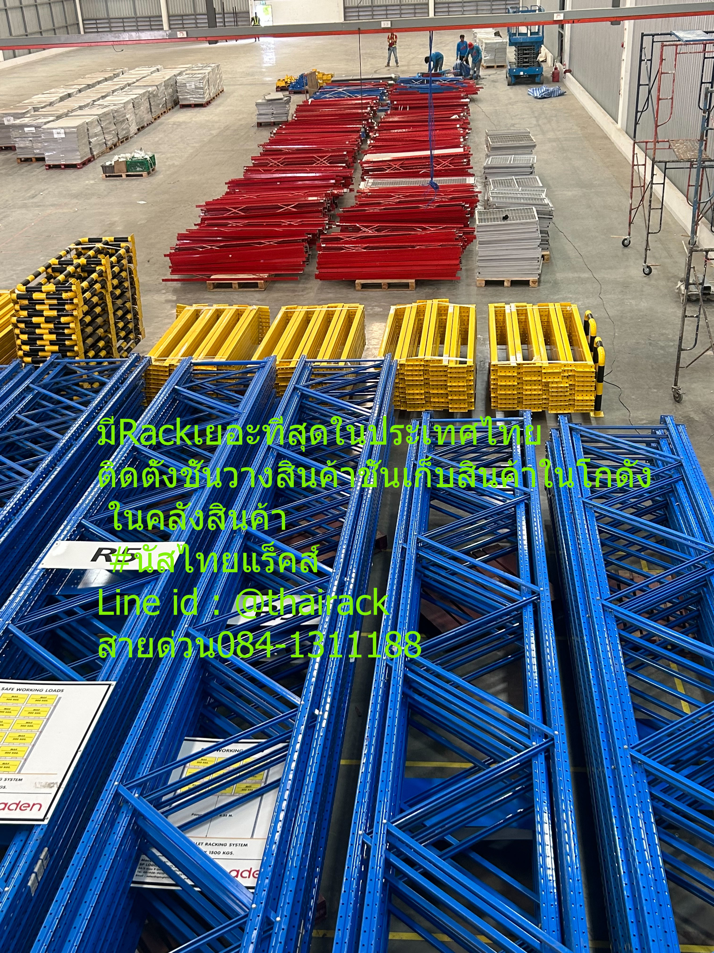 รีวิวชั้นเก็บสินค้าวางในโรงงานในโกดังในคลังสินค้า