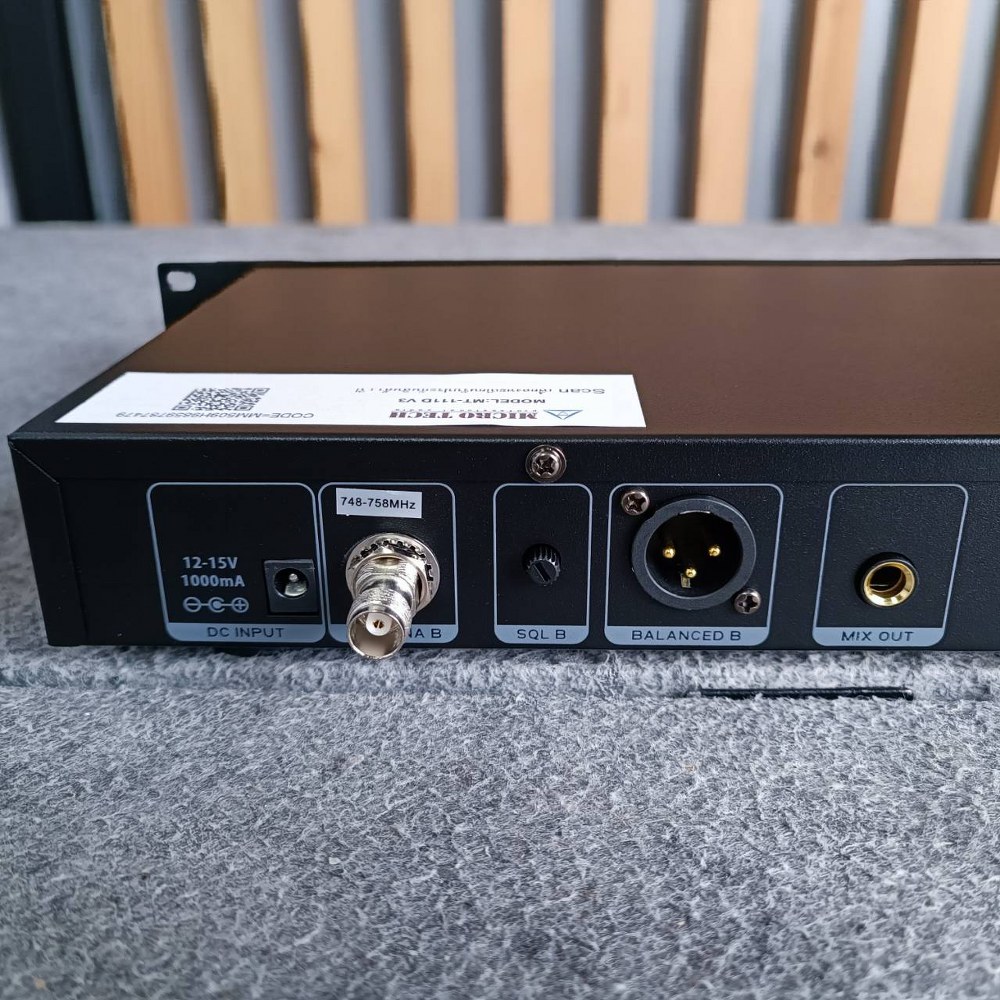 MICROTECH MT111D V3 ไมค์ลอยมือถือคู่UHF ไมค์ลอยคู่ ไมค์คาราโอเกะ MT-111D V3 แถม อุปกรณ์ย้ายเสา กระเป๋าเก็บไมค์ MT 111 D MT111 D MICRO TECH ไมโครเทค ไมค์ลอย - ถือคู่ ไมโครโฟนไร้สาย สามารถปรับเซ็ทที่ตัวเครื่อง และ ตัวไมค์ได้เลย เอไอ-ไพศาล +++