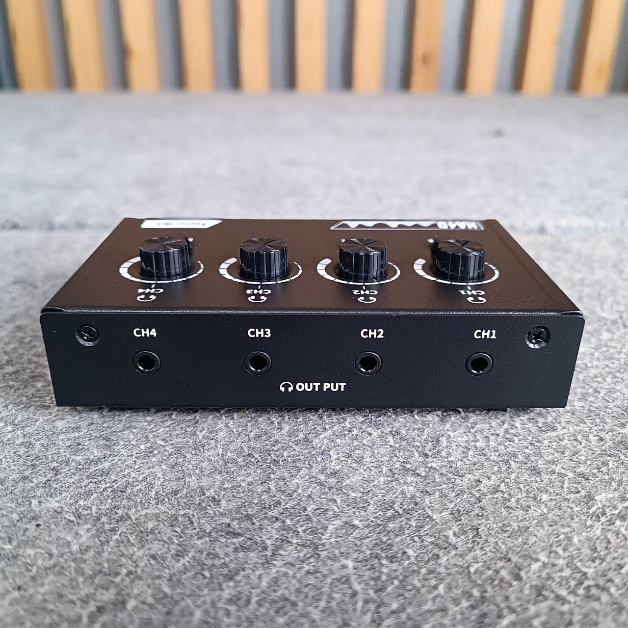 SUPERLUX HA-4D headphone amplifier เครื่องขยายเสียงหูฟัง HA 4D HA4D เอไอ-ไพศาล