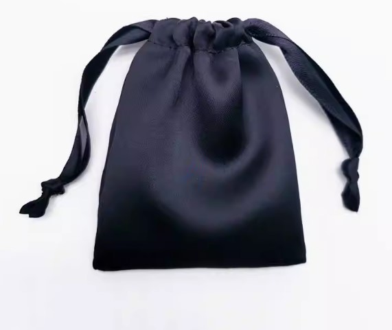 ถุงผ้าไหม ซาติน สายริบบิ้น ใส่ของขวัญ ของชำร่วย ของที่ระลึก ทำ logo ร้าน บริษัท หรือ ชื่อบ่าวสาวได้ 204917