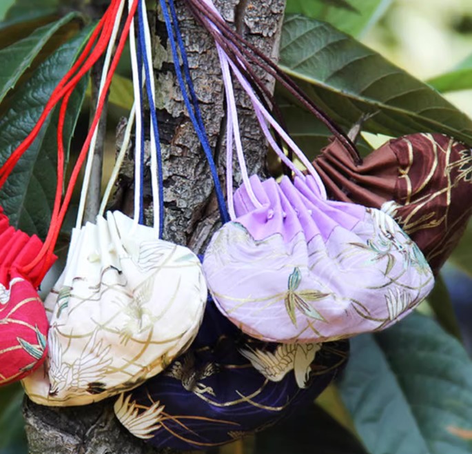 ถุงผ้าใส่เครื่องหอม ดอกไม้แห้ง เครื่องประดับ ถุงผ้าทรงกลม ลายนกกระเรียน ของขวัญของชำร่วย งานแต่งงาน 406779