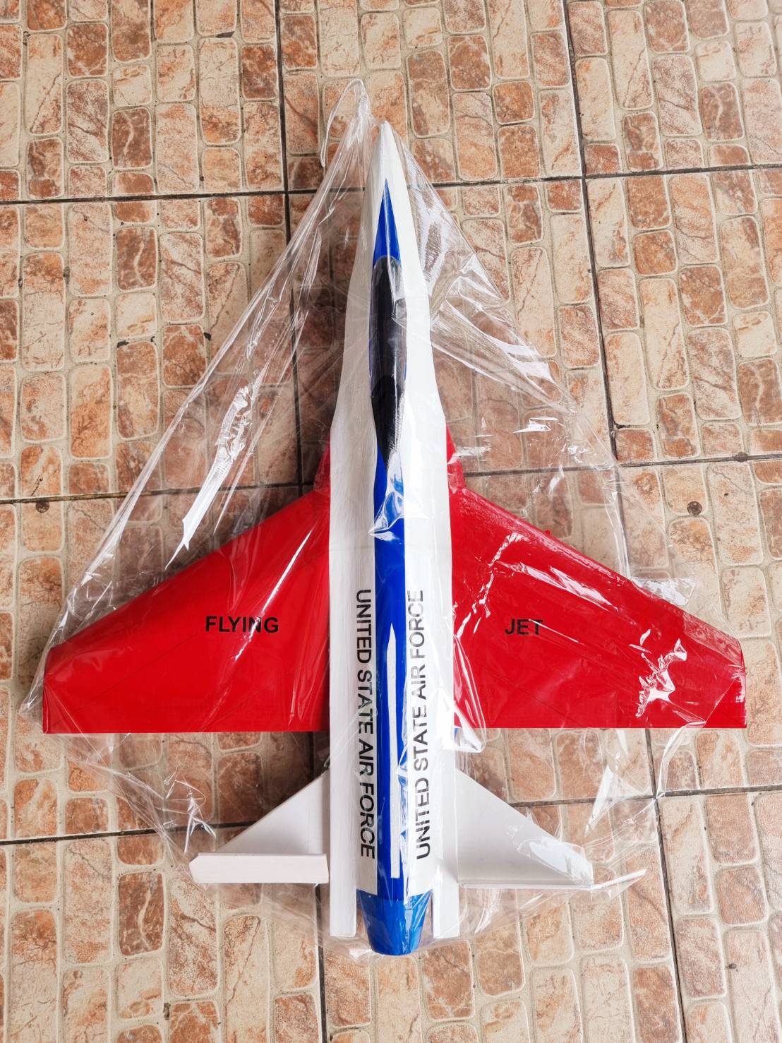 เครื่องบิน : F-16 เล็กราชบุรี