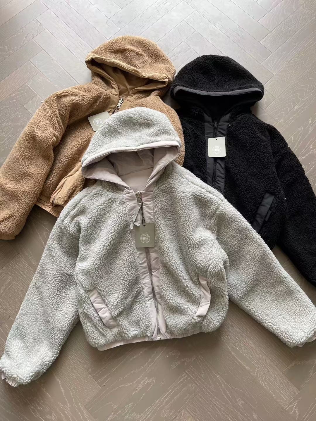 เสื้อกันหนาวมีฮู้ดใส่ได้ 2 ด้าน Canada Goose Women's Alberni Reversible Fleece Bomber Jacket มี 3 สี สินค้าใหม่ ของแท้