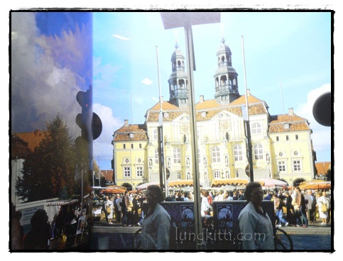 มองโลกผ่านเลนส์ (THROUGH THE LENS) 022213 (1)
