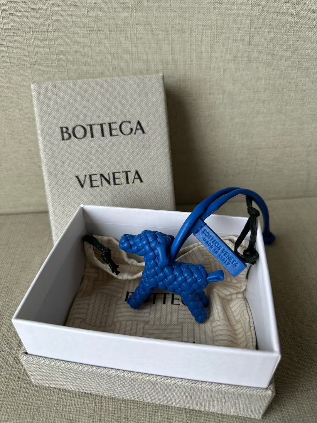 **do** ที่ห้อยกระเป๋า Bottega Dog Charm หนังแกะสาน มี 3สี ใหม่ ของแท้