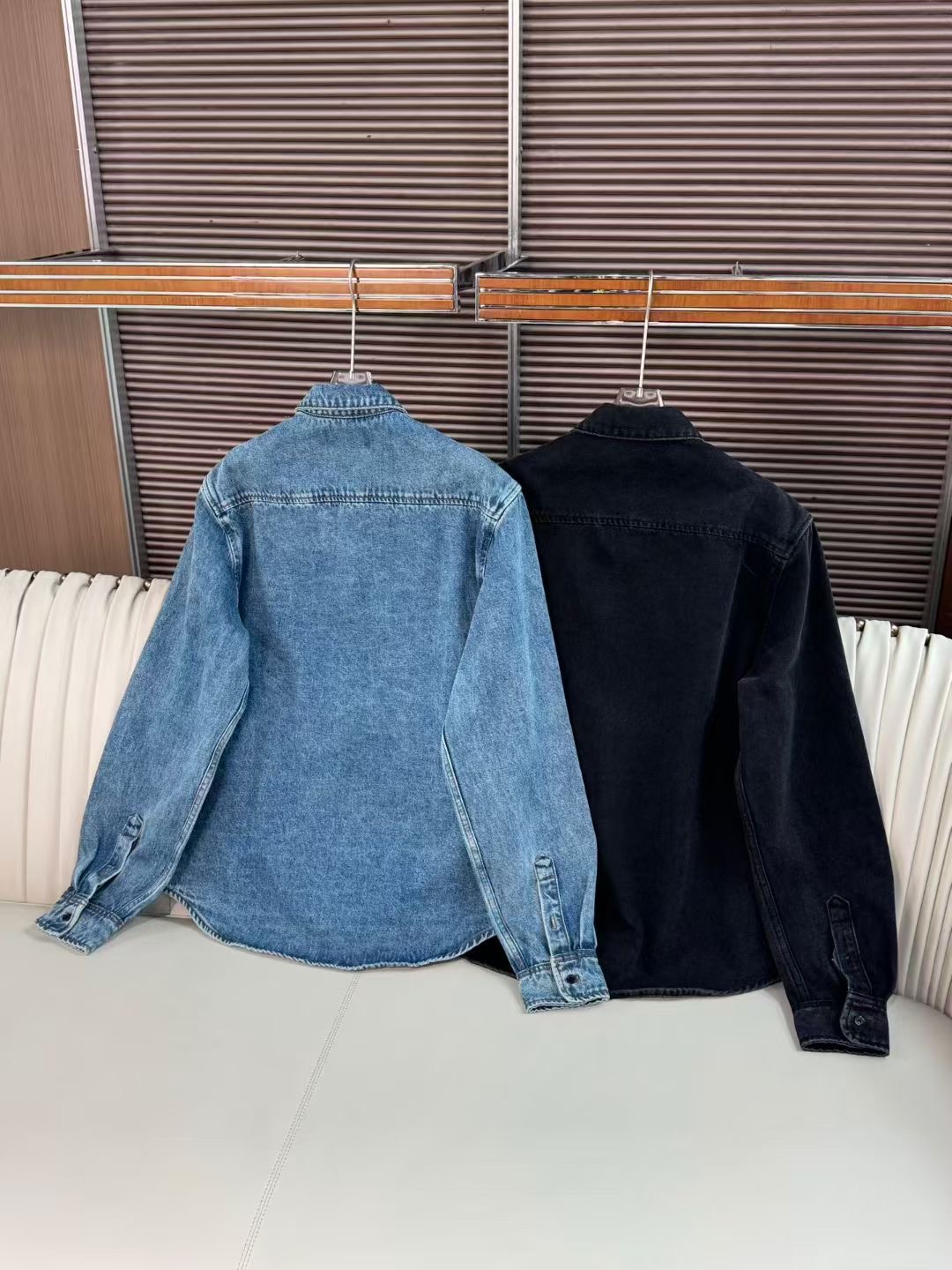**do** เสื้อยีนส์ BLUE DENIM BUTTON DOWN AMI มี 2 สี ใส่ได้ ชาย หญิง สินค้าใหม่ ของแท้