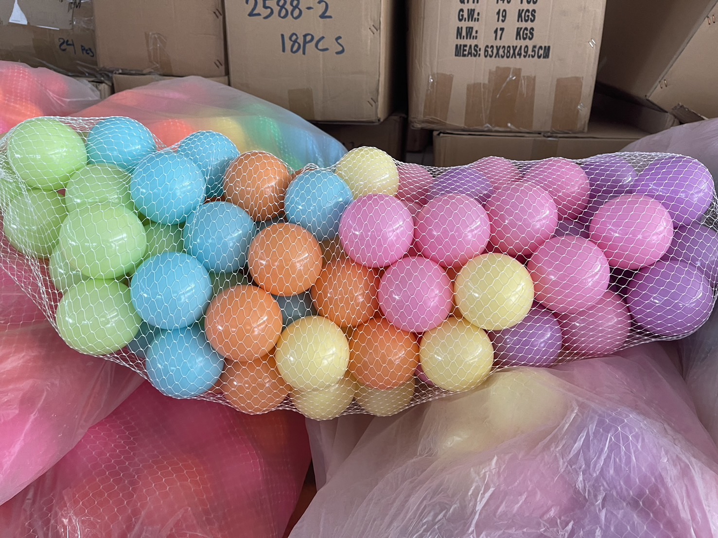 UT6207 ลูกบอลสี 100 ลูก บอลเด็กพลาสติกคุณภาพ บอลถุงตาข่าย ปลีกถุงละ (ของหมด)