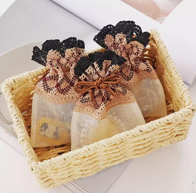 ถุงผ้าลูกไม้ ใส่ของชำร่วย โทนสีน้ำตาล เพิ่ม มูลค่า ให้กับ ของขวัญ ของคุณ ด้วยถุงผ้าใส่ของชำร่วย สวย ๆ 639537
