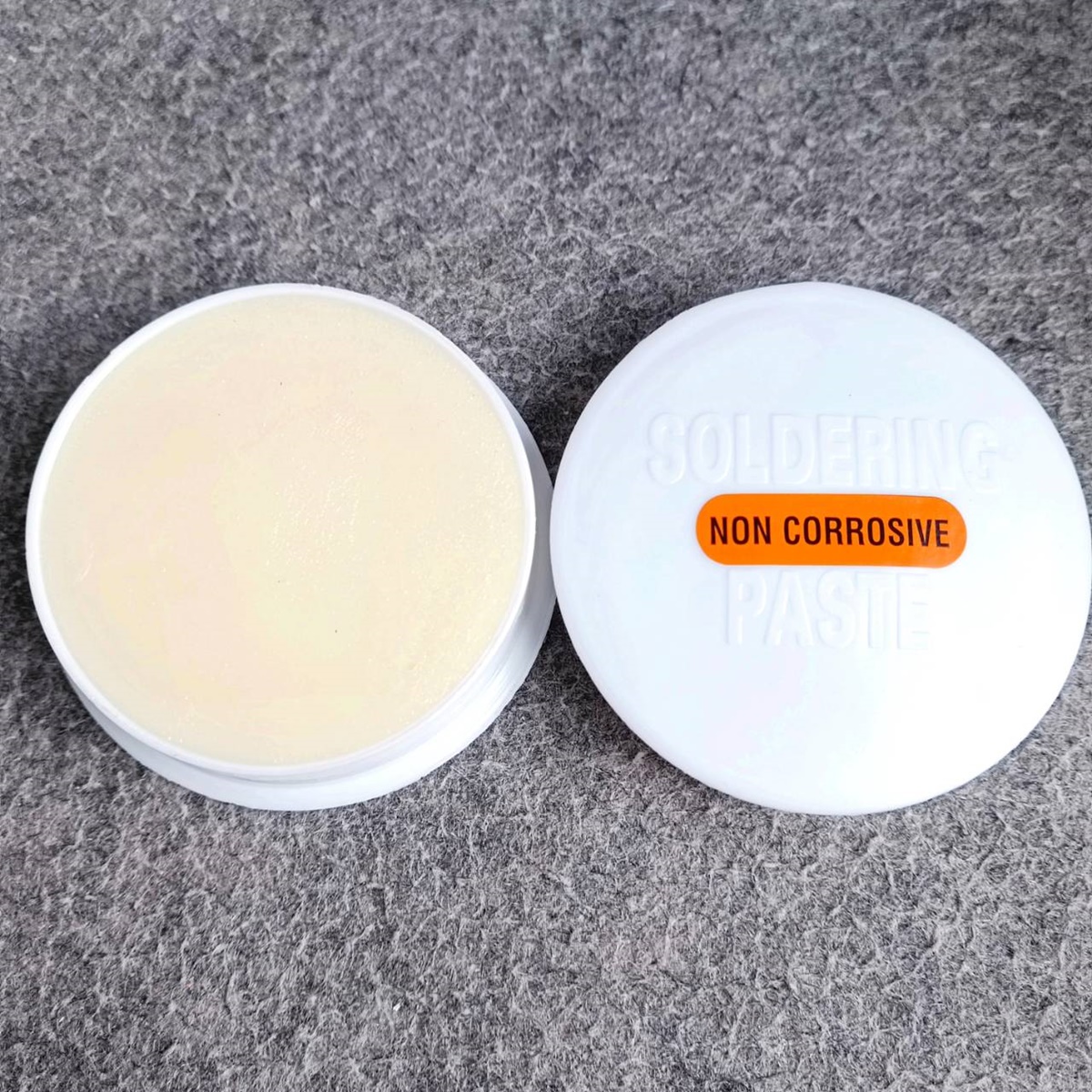 1ตลับ ฟักไซด์ หรือ ฟลักซ์ ตลับสีขาว A3 น้ำยาประสานสำหรับบัดกรี ( Flux or Soldering Paste ) ใช้ร่วมกับ ตะกั่ว เอไอ-ไพศาล