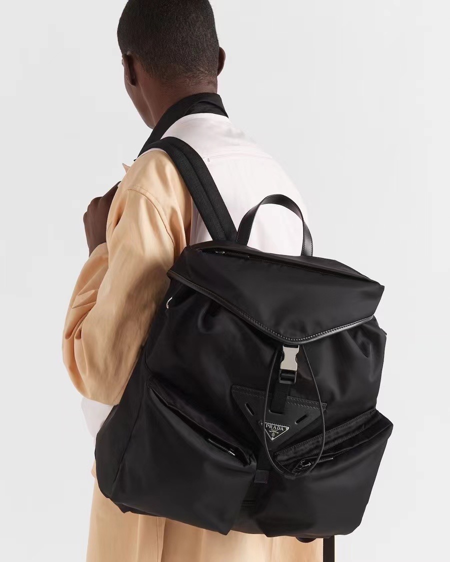 **do**กระเป๋าเป้สะพายหลัง Prada Re-Nylon และหนัง ของผู้ชาย สินค้าใหม่ ของแท้