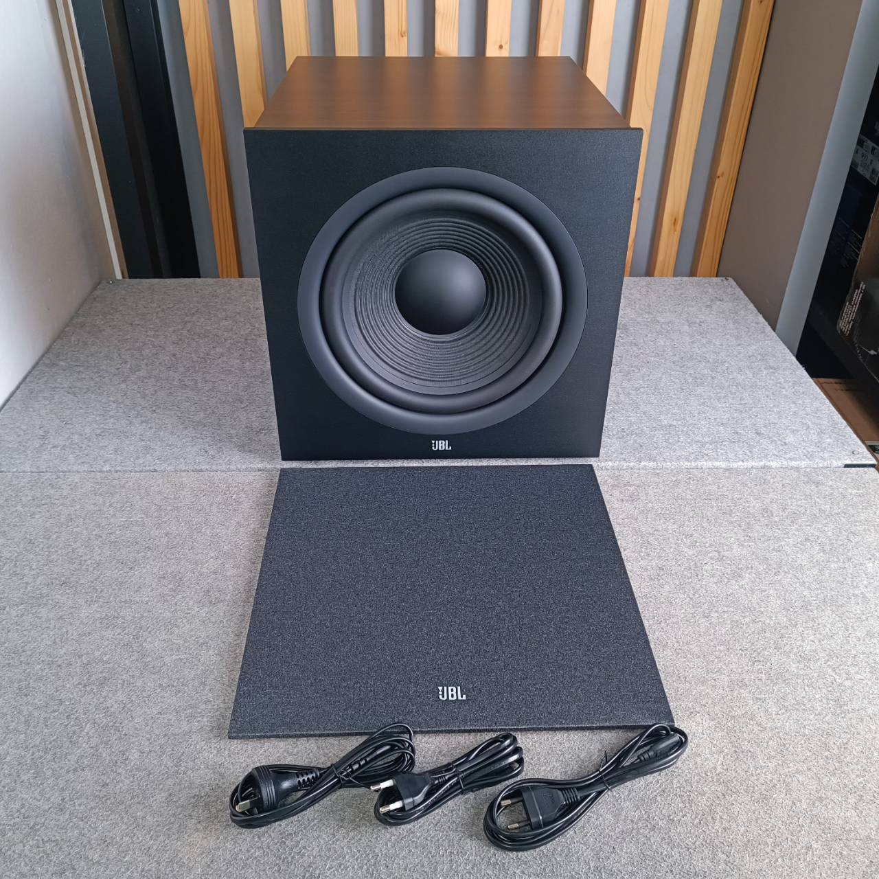 JBL JBL220PBLKAS ซับ12นิ้ว Stage 220P ซับวูฟเฟอร์พาวเวอร์ 12 นิ้ว ลำโพงซับ ซับเบส Stage-220P Stage220P เอไอ- ไพศาล