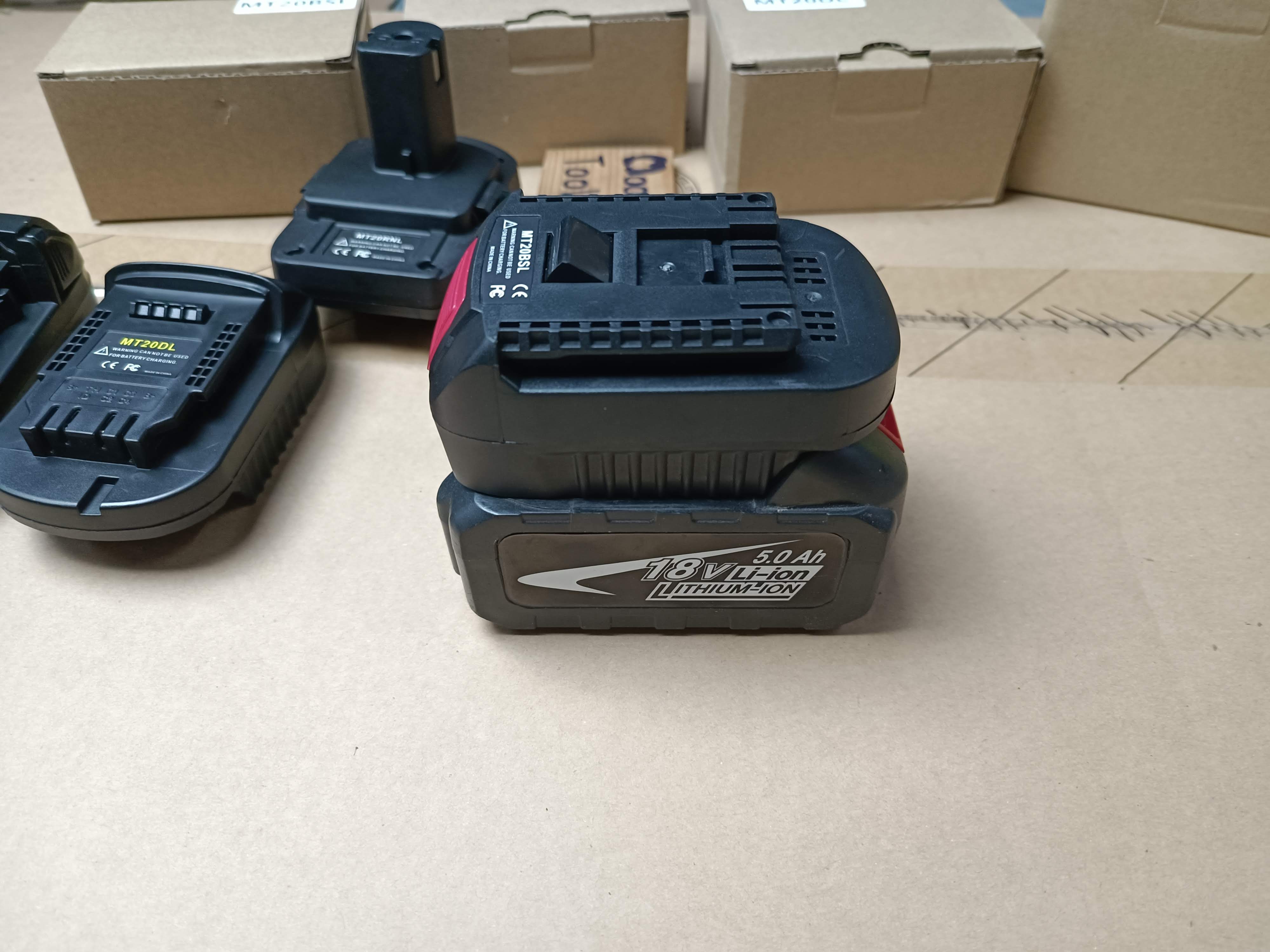 ตัวแปลงแบต Adapter For Makita 18V ให้ใช้กับสว่านยี่ห้อต่าง ดังนี้ Bosch , Milwaukee , Dewalt , Ryobi