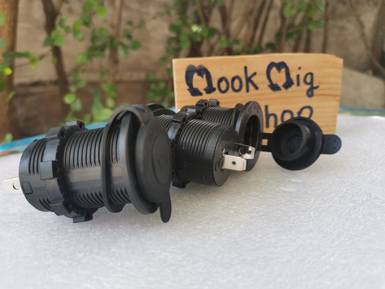 ช่่องเสียบจุดบุหรี่ ปลั๊กบุหรี่ 12V พร้อมจุกยางกันน้ำ รองรับกระแส 15A งาน Power Box