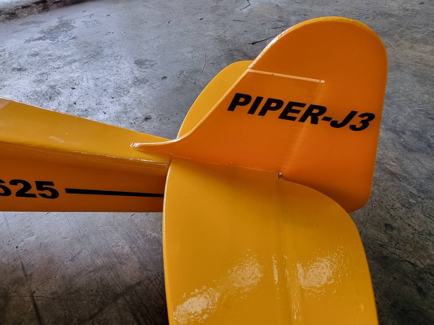 เครื่องบิน : Piper J-3 1.2M. (ไม่รวมสปินเนอร์ ใบพัด ล้อ)(สอบถามลายได้ที่ร้านค้า)