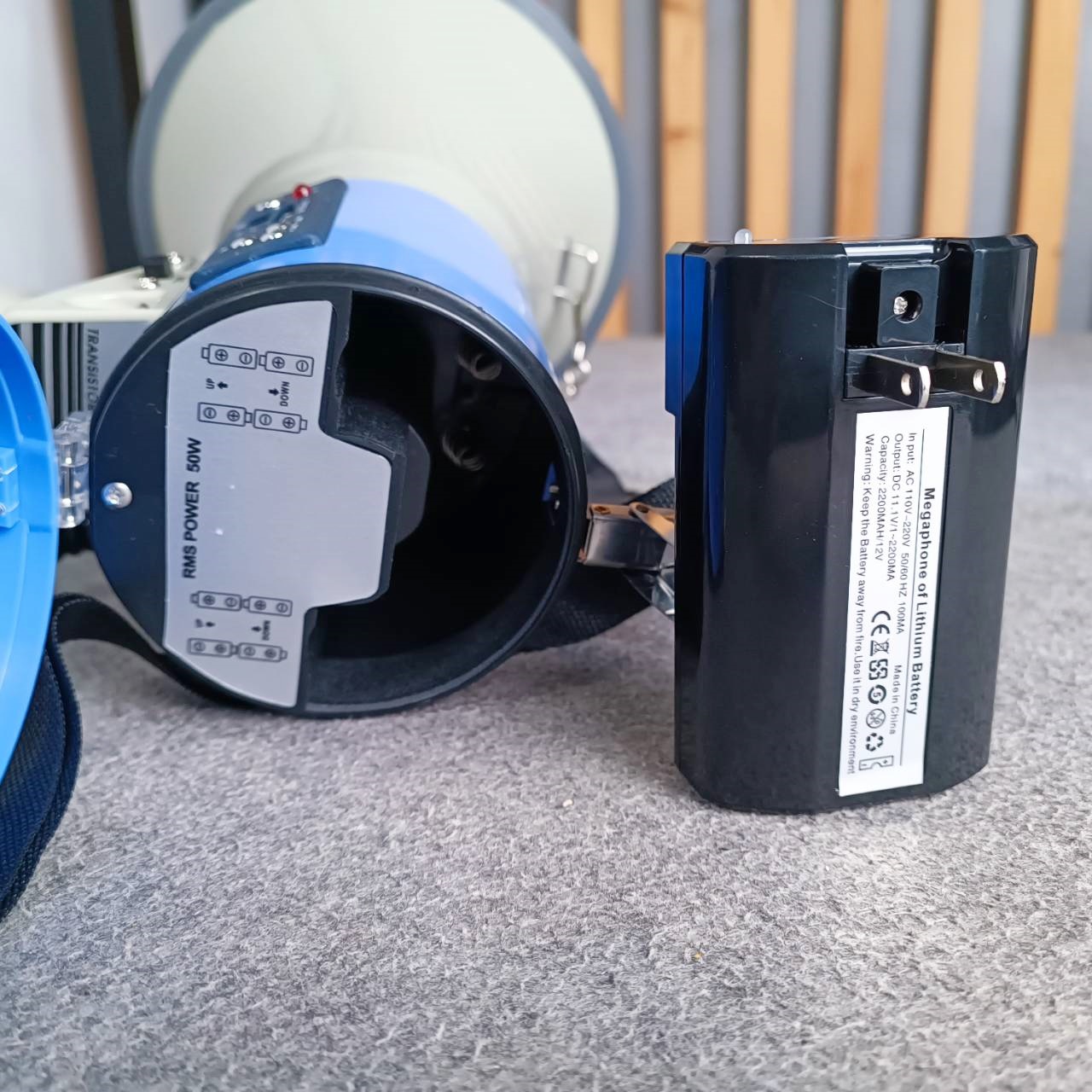 DECCON MG-3008U MG 3800โทรโข่งอัดเสียงได้ 9นิ้ว MG3008 U 70W เเบต USB โทรโข่ง ขนาด 9นิ้ว กำลัง 70วัตต์ แถมแบตเตอรี่ มีไซเรน MG 3008 U MG 3008U MG3008 U เอไอ-ไพศาล