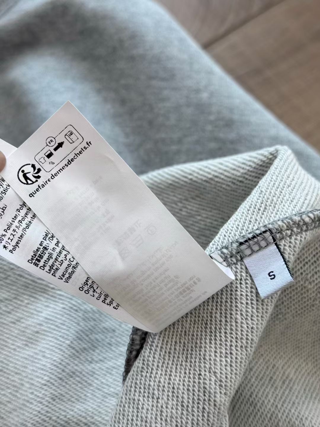 **do** เสื้อกันหนาว Loewe Relaxed fit hoodie in cotton มีเชือกหนังปรับหมวก ใส่ได้ ชาย หญิง สินค้าใหม่ ของแท้