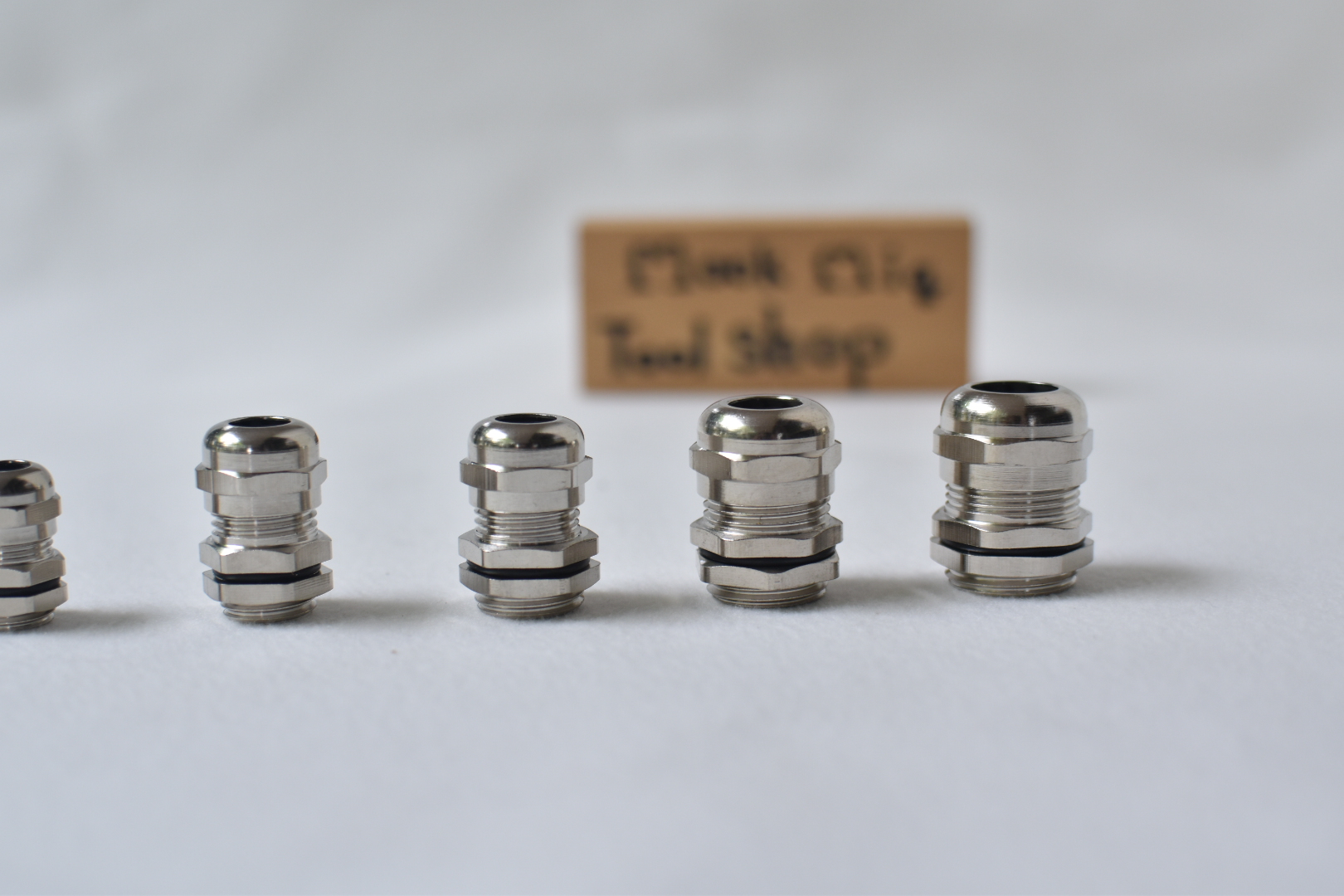 เคเบิ้ลเกลน สแตนเลส จุดเข้าสายเข้าตู้ หรือเข้าบล็อก เพื่อกันน้ำ IP68