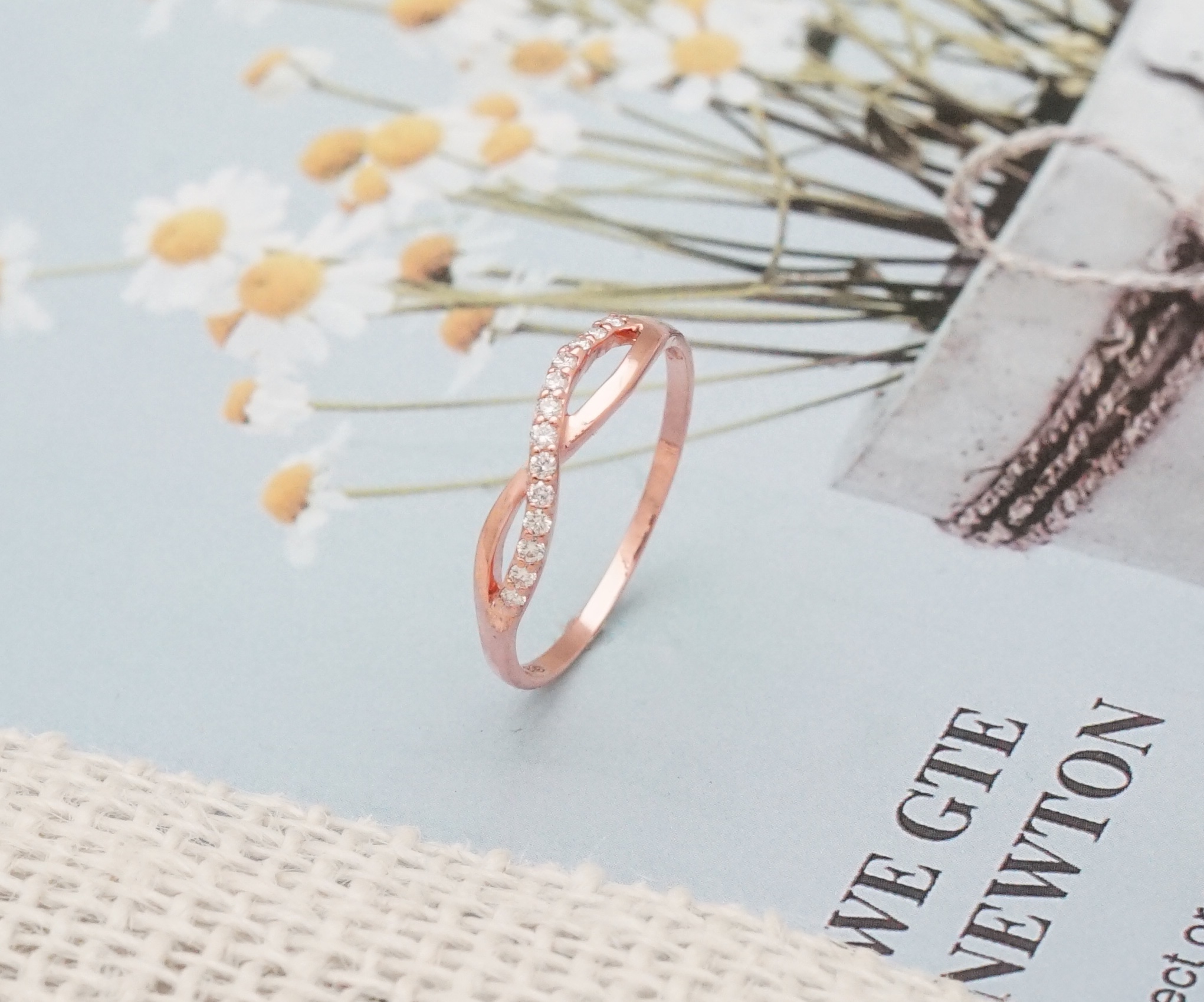 Crossover Eternity Ring แหวนที่แทนความผูกพันอันเป็นนิรันดร์ของคู่รัก 💖