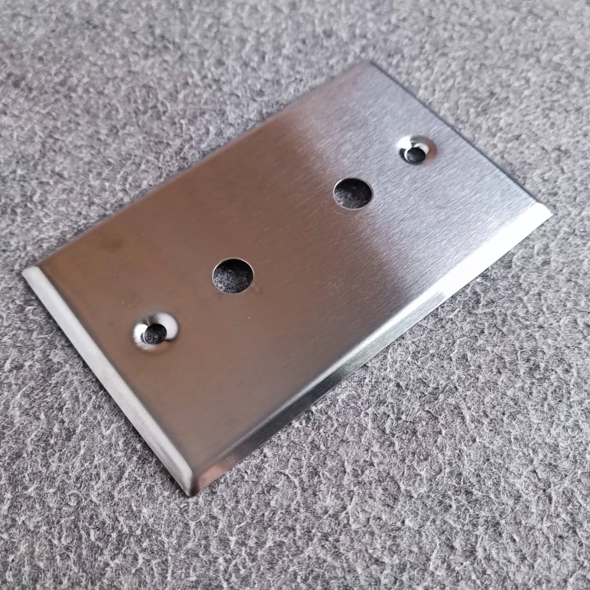 แผ่นสแตนเลส RCAx2 SWP207-0-2-9.5MM-CG แผ่นเพลท rca 2รู งานติดตั้ง เครื่องเสียง ไมค์ สัญญาณ เสียง เอไอ-ไพศาล