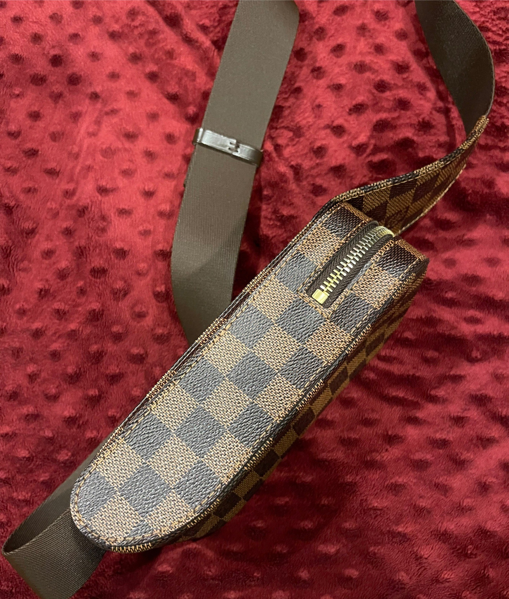 Louis Vuitton Damier Geronimos กระเป๋า คาด-อก รุ่นล่าสุด สภาพ 95% เหมือนใหม่