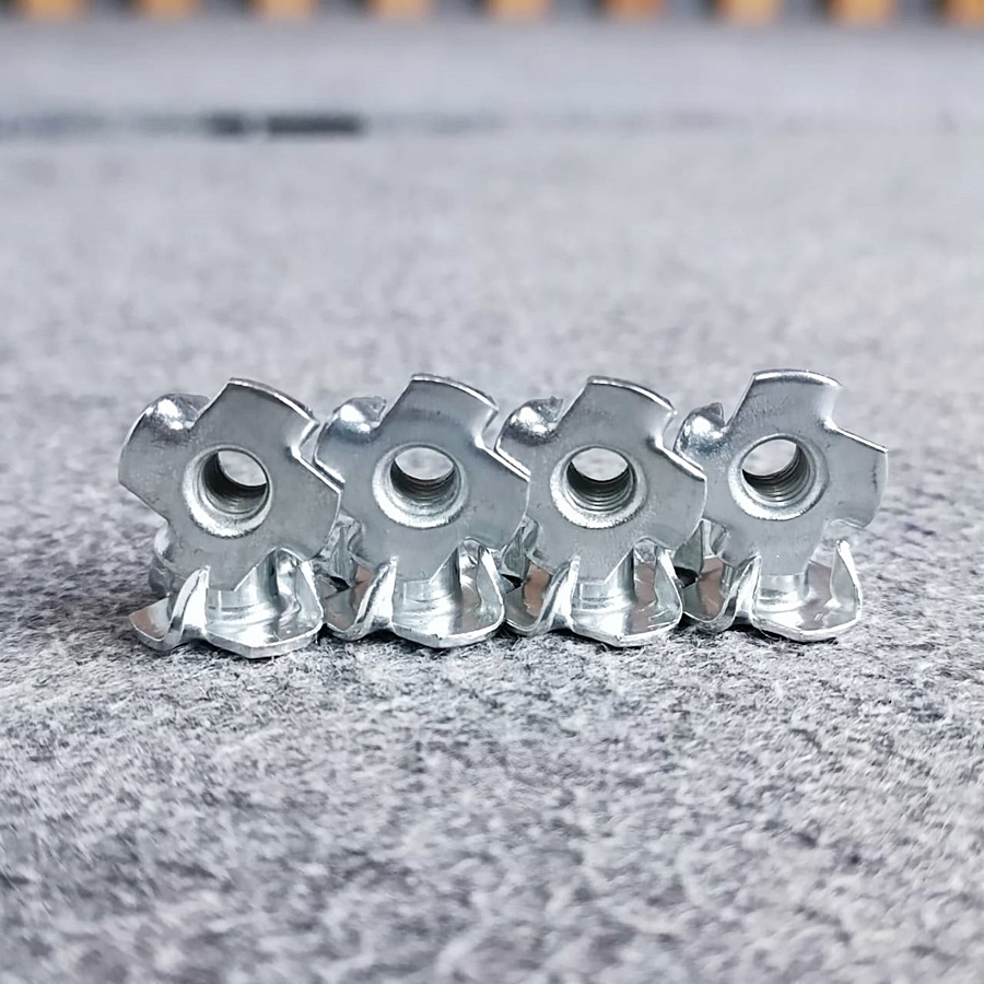 ถุง8ชุด น๊อตหัวหกเหลี่ยม 50mm พร้อม T-NUT M6 น็อตยึดลำโพง สกรู น็อตยึดร่อง น็อตสำหรับตู้ลำโพง เอไอ-ไพศาล